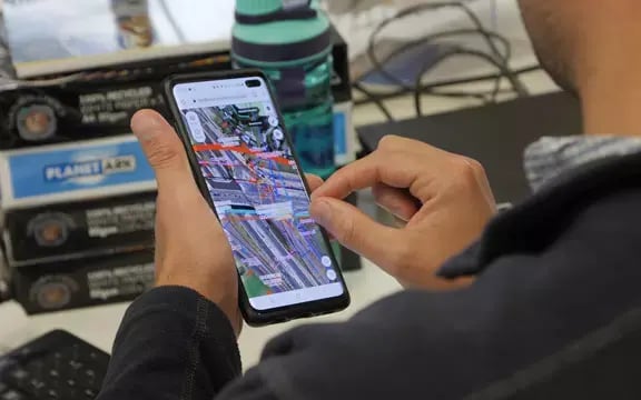 Trimble_Stratus_looking_at_mobile_device2.jpg